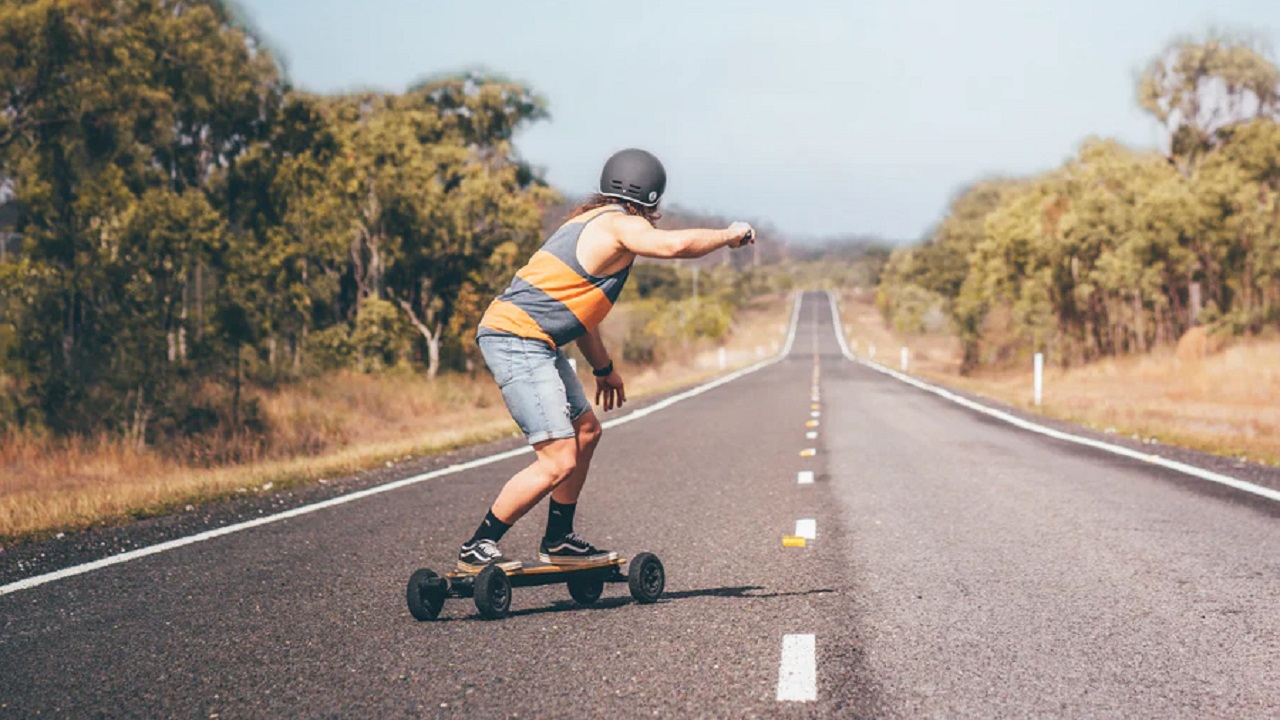 The Physics of Electric Skateboard Riding: How It All Works